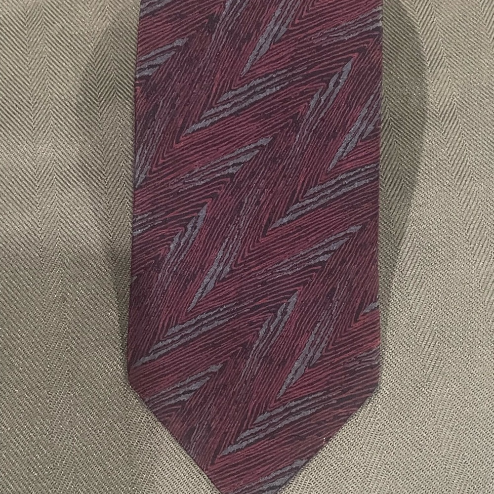 Bugatti Burgundy and Gray Zigzag Men's Tie